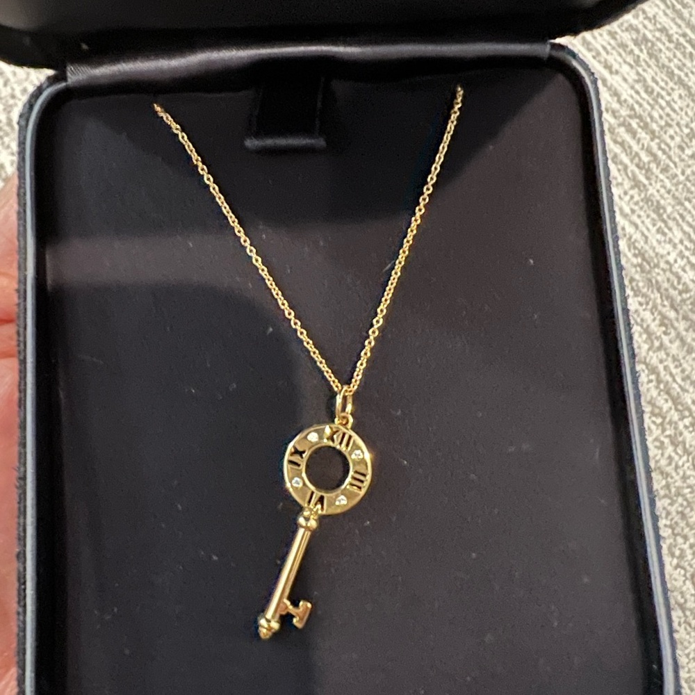 Tiffany and Co 18k gold and Diamond Necklace - Picture 2 of 5